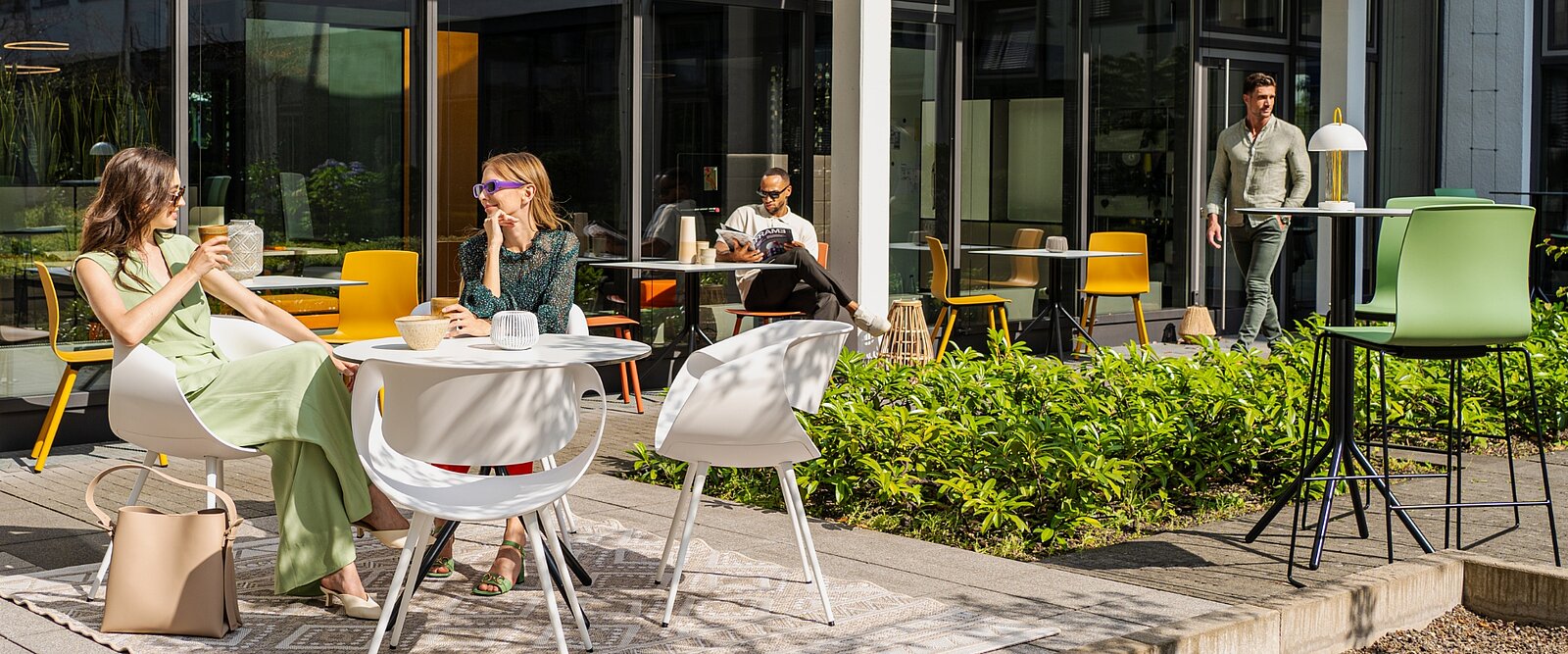 Arbeiten macht auch im Freien Spaß! Mit unseren Outdoor-Lösungen.
